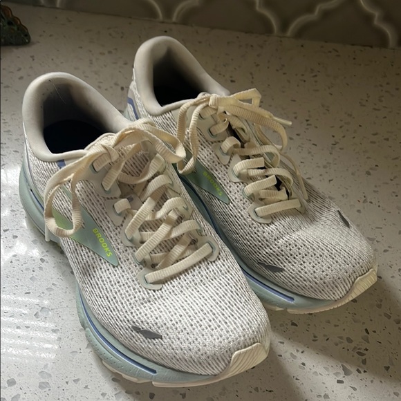 Brooks Shoes - Brooks ghost 7 White Sneakers Lightweight 7.5